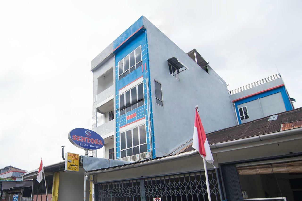 Sentosa Guest House Pontianak Exterior foto